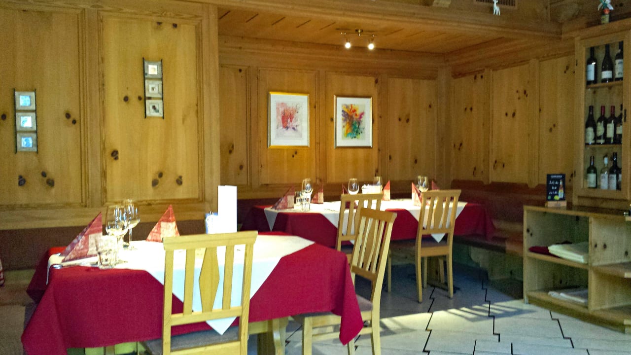 Restaurant, vorwiegend für Hotelgäste Hotel Crusch Alba