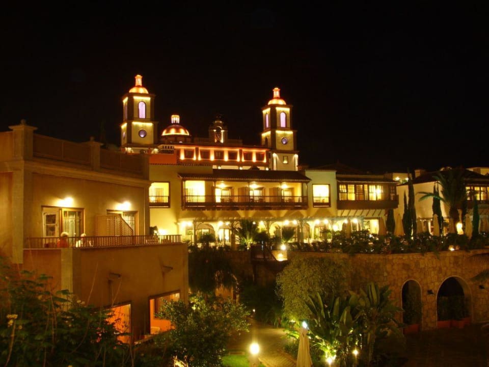 Anlage bei Nacht Lopesan Villa del Conde Resort & Thalasso