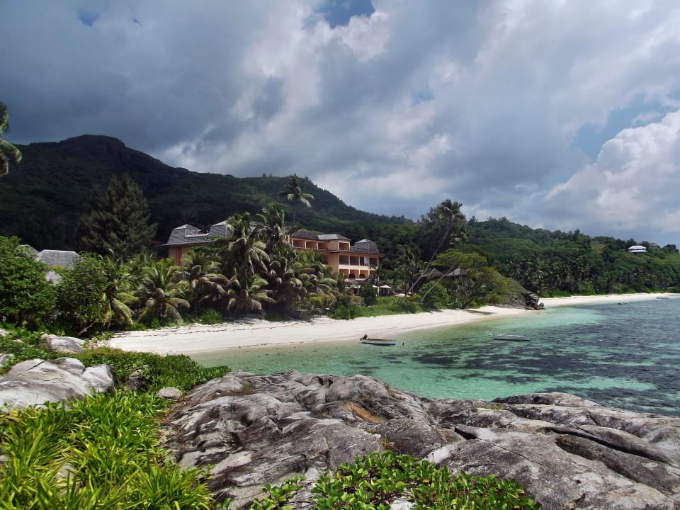 Wolkenstimmung über dem Hilton DoubleTree by Hilton Seychelles - Allamanda Resort and Spa