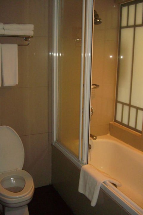Badezimmer Courtyard by Marriott Phuket, Patong Beach Resort