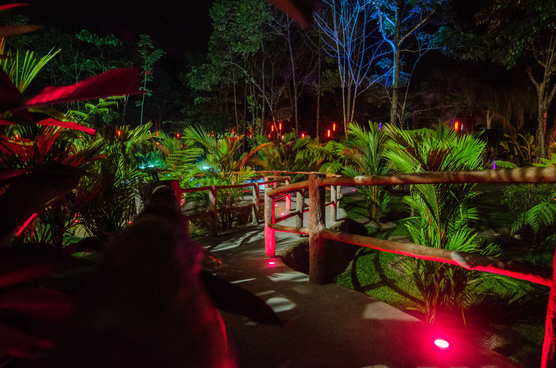 Gartenanlage Volcano Lodge, Hotel & Thermal Experience