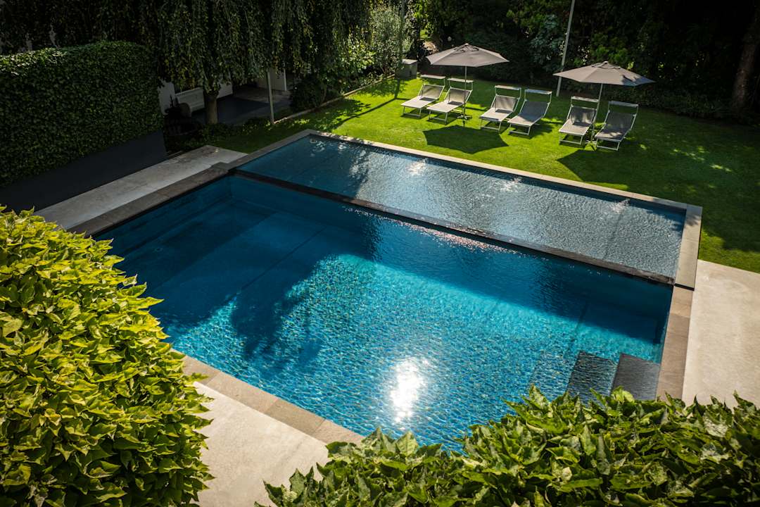 Pool goldfinger + suites