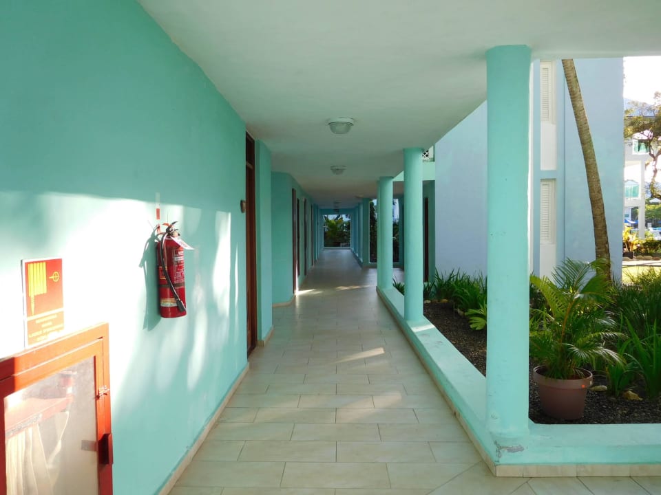 Weg zum Zimmer Grand Paradise Playa Dorada
