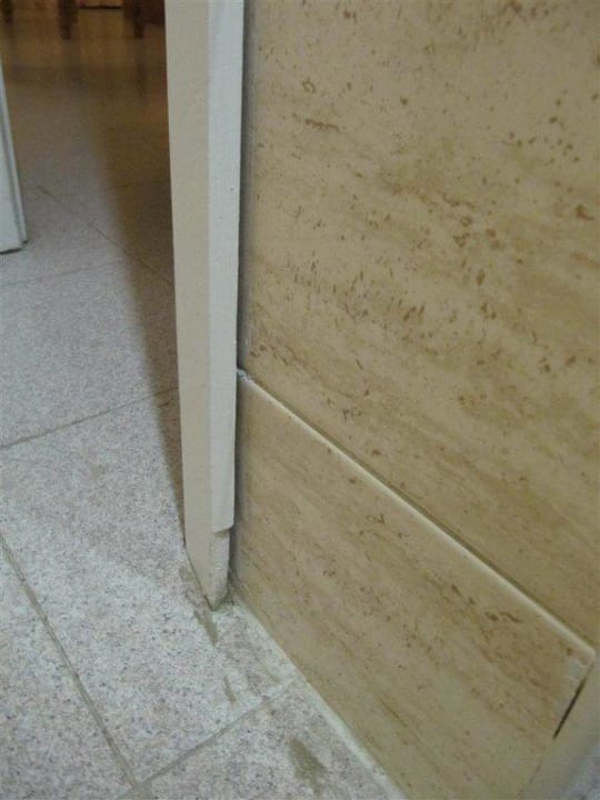 Badtür Zimmer 124 Aparthotel Houm Plaza Son Rigo