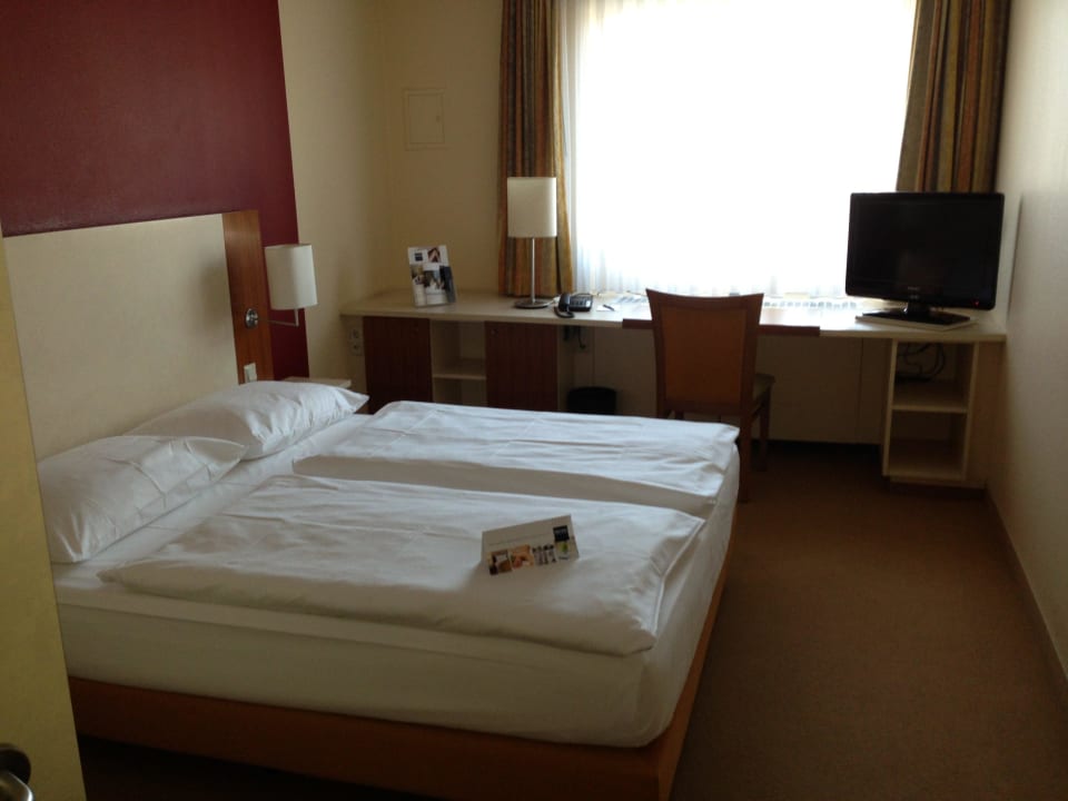 Blick ins Zimmer Essential by Dorint Hotel Köln-Junkersdorf