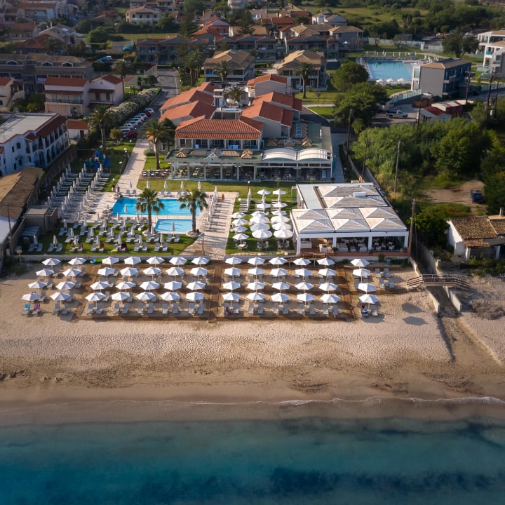 Außenansicht Acharavi Beach Hotel