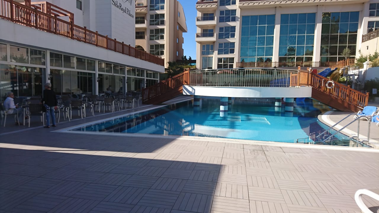Der Pool Side Royal Palace Hotel & Spa