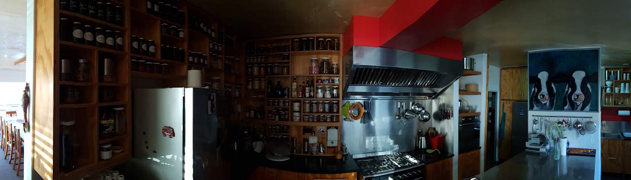 Bild von der offenen Küche Whalesong Lodge