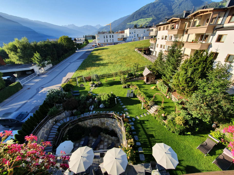 Gartenanlage Hotel Landhaus Zillertal
