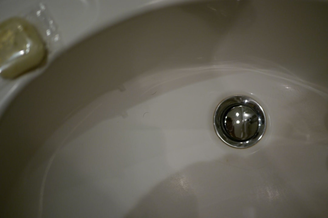 Haare im Waschbecken Cliff Hotel Rügen