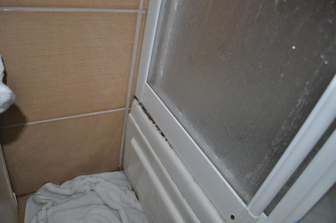 Land unter im Bad Club Hotel Anjeliq