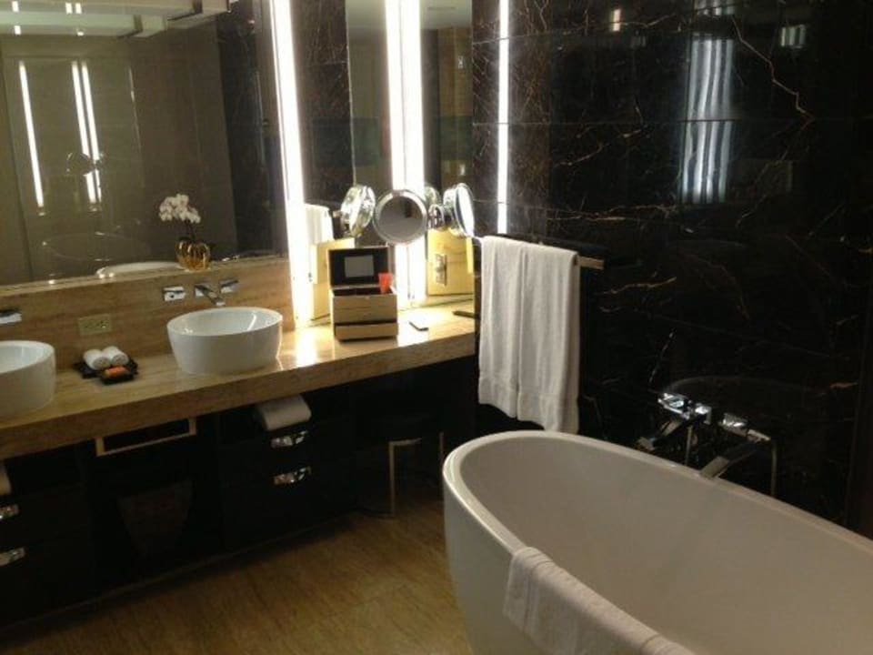 Bad Waldorf Astoria Las Vegas