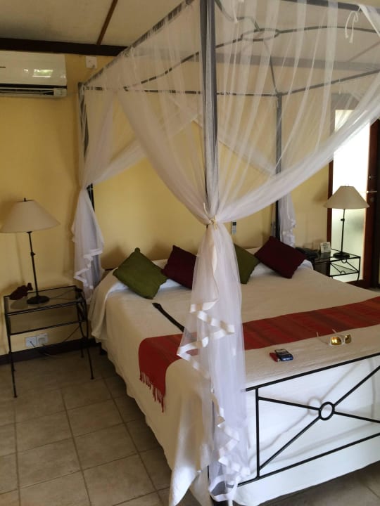 Bett Beachbungalow Kuredu Island Resort & Spa