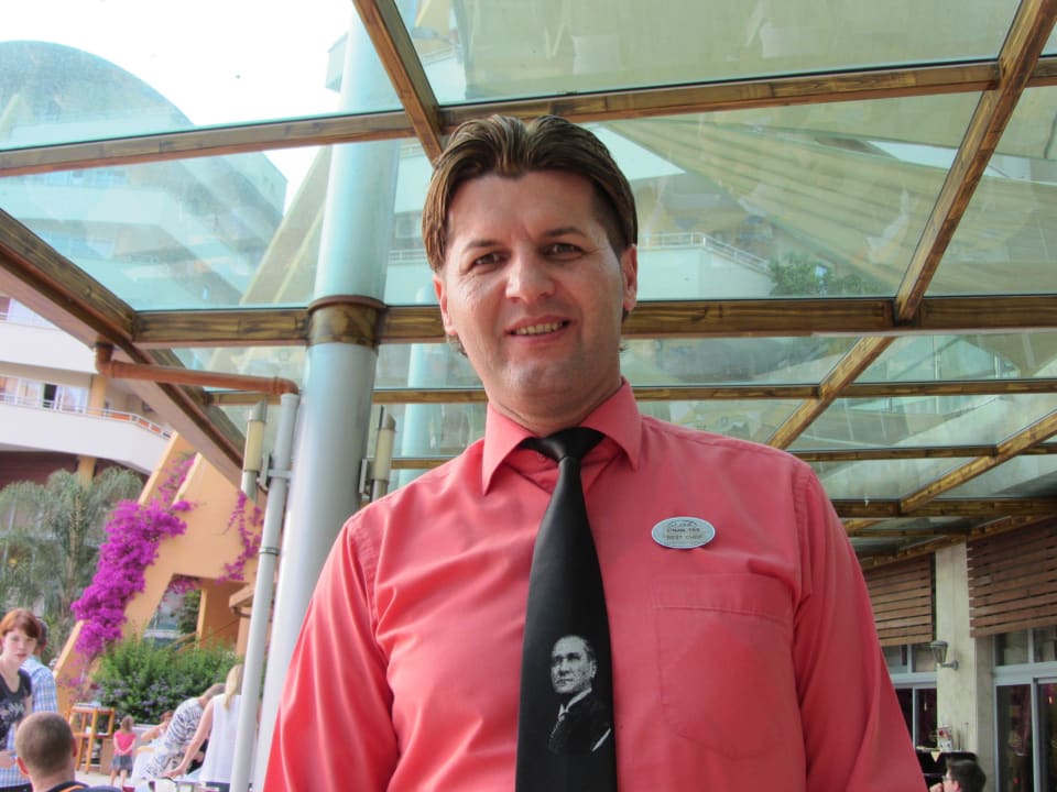 Sinan mit schicker Krawatte Alaiye Resort & Spa