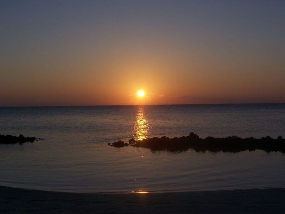 Sonnenuntergang an der Hotelbar Summer Island Maldives