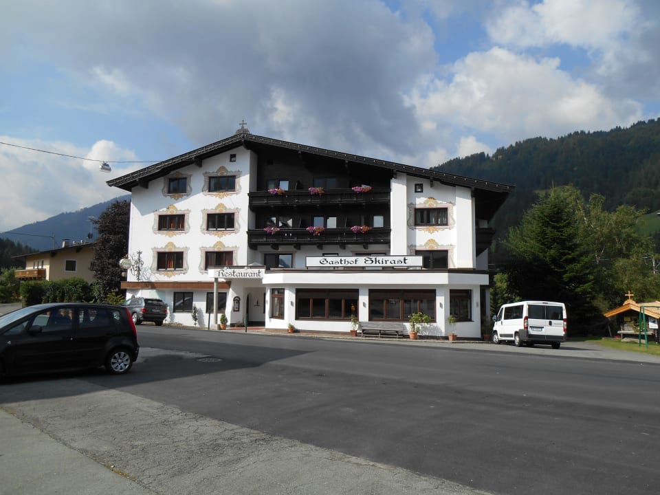 So sieht der Gasthof bei Anreise aus Hotel Skirast