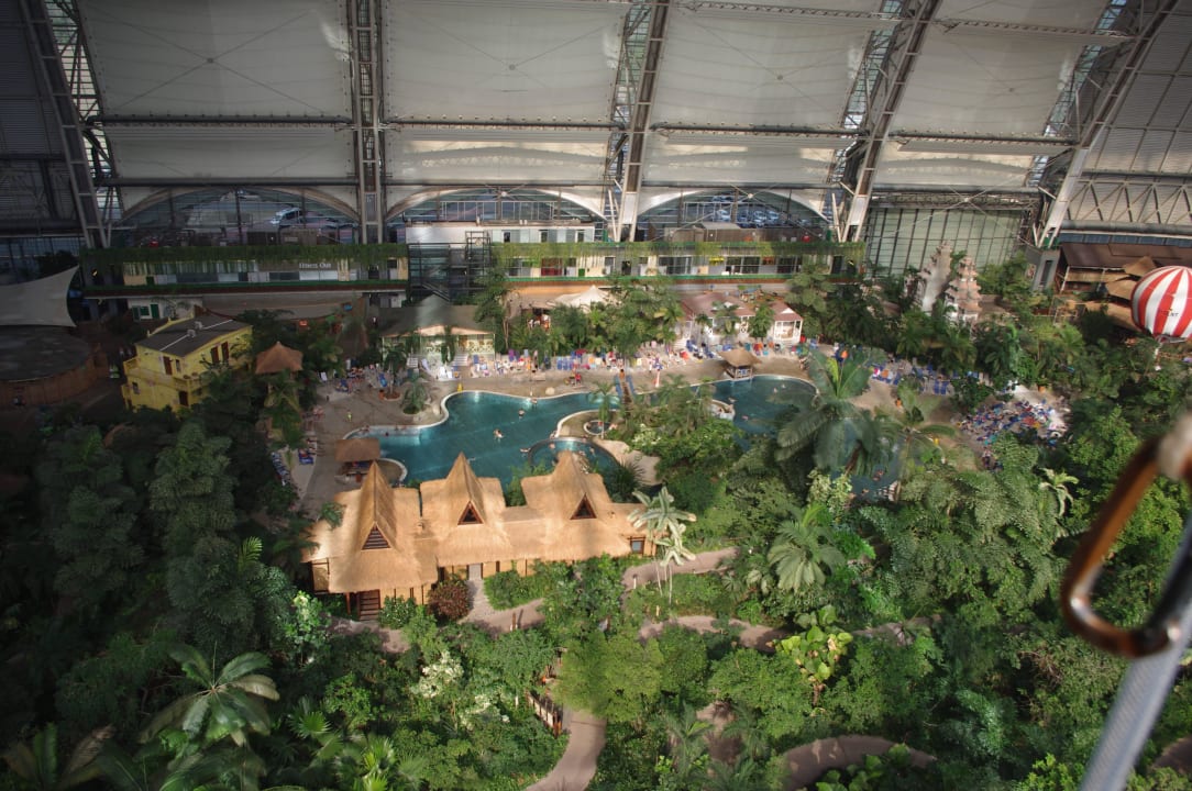 Blick von oben auf die Lagune Tropical Islands Resort