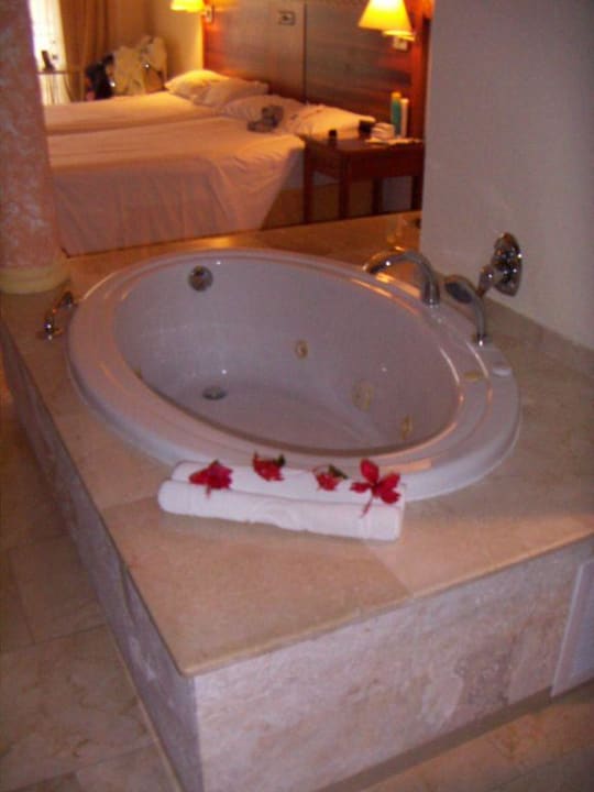 Ein Doppelzimmer-Deluxe, Teil 1 von 2 Hotel Grand Palladium Palace Resort, Spa & Casino