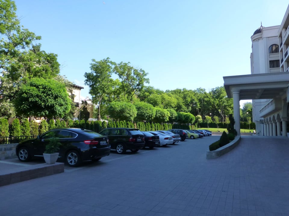 Parkplatz gegen saftige Gebühr Grand Hotel & SPA Primoretz