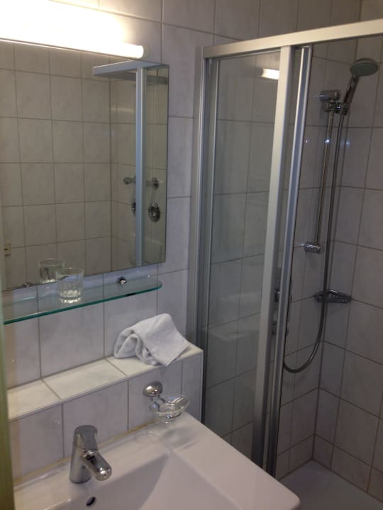 Bad mit Dusche Appartementhotel Finkenhof