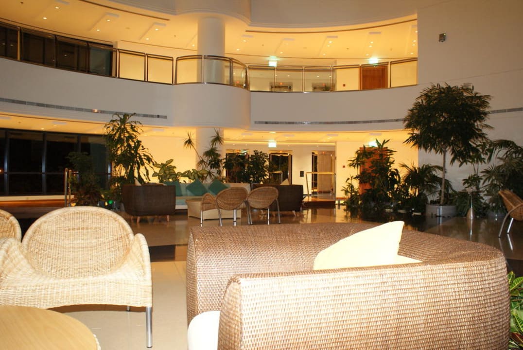 Lobby 2. Stock Hotel Le Meridien Al Aqah Beach Resort