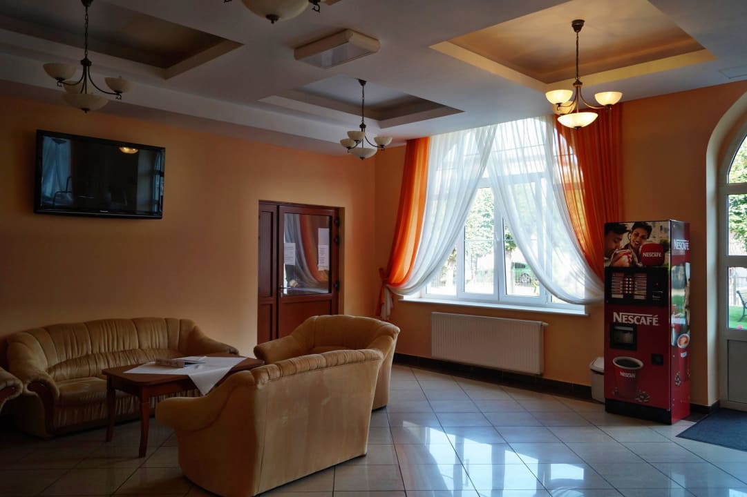 Wejście do restauracji Kurhotel Haus Grunwald