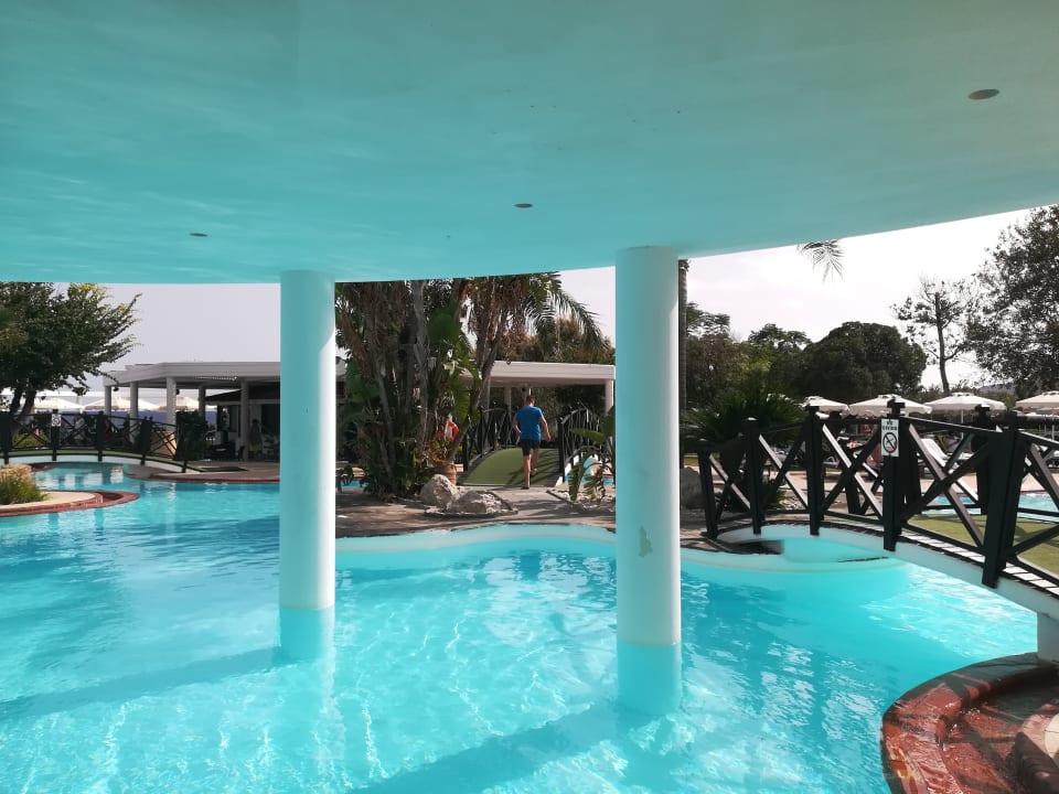 Außenansicht Hotel Calypso Beach