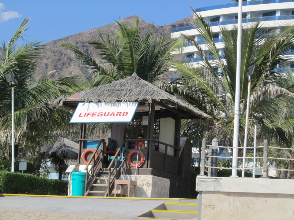 Baywatch Hotel Le Meridien Al Aqah Beach Resort