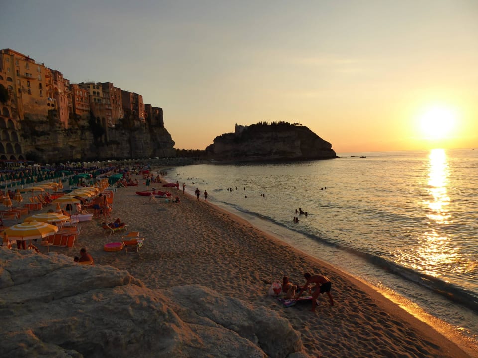 Strand am Abend vom Restaurant Le Roccette Mare Beach Hotel & Restaurant