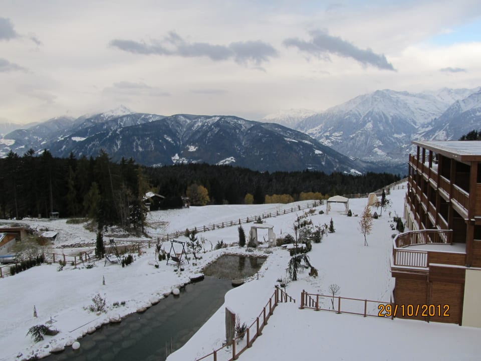 Wintereinbruch vom Balkon betrachtet Hotel Chalet Mirabell