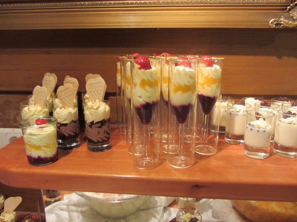Dessertbüffet - lecker! Gartenhotel Daxer