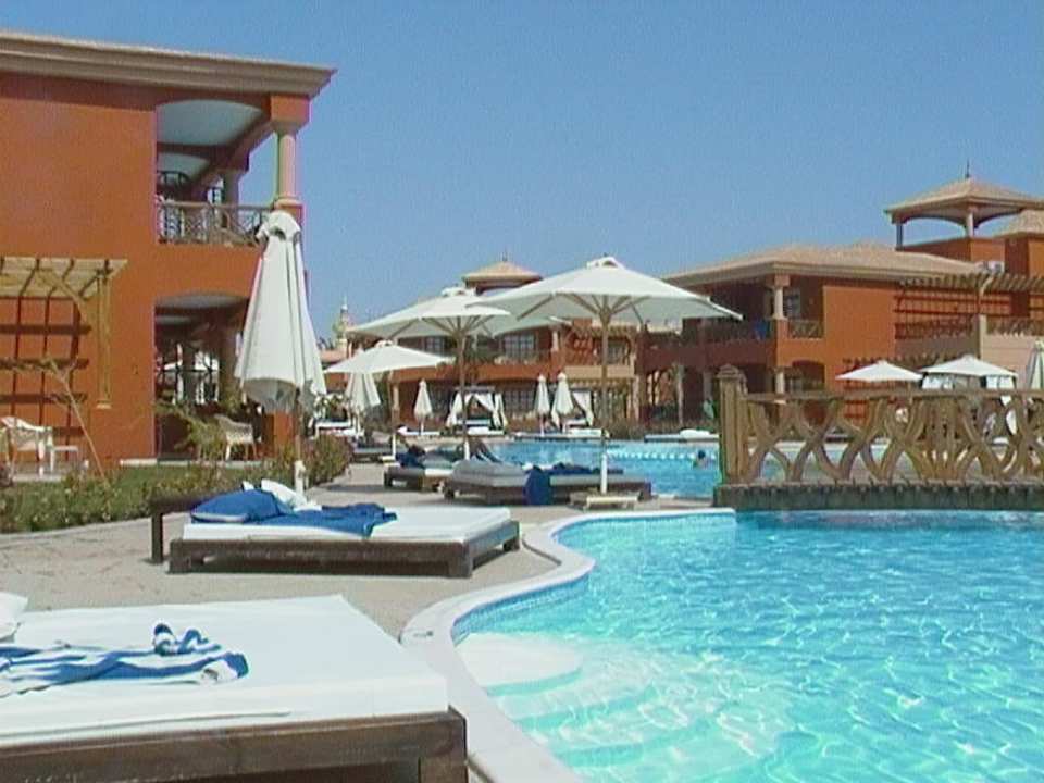 Betten am Pool Pickalbatros Alf Leila Wa Leila Resort - Neverland Hurghada