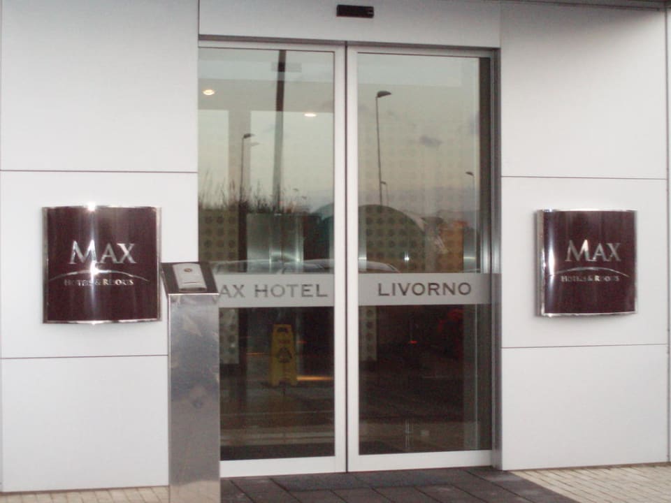 Hoteleingang Max Hotel Livorno