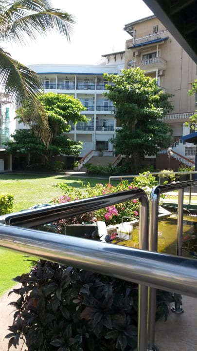 Blick von der Bar zum Hotel Hotel Camelot Beach