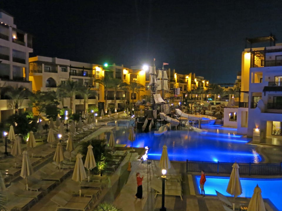 Bei Nacht Steigenberger Aqua Magic