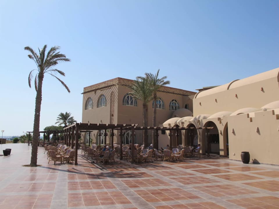 Cafe Shams Alam Beach Resort