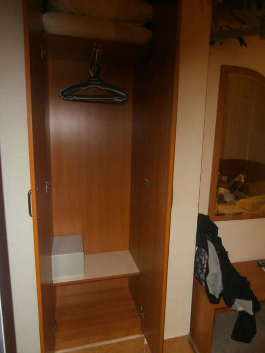 Płytka szafa z sejfem Hotel Pliska