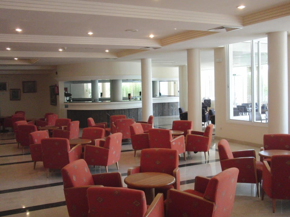 Innenbar Bestuhlung rot Hotel Rosella by Intelier