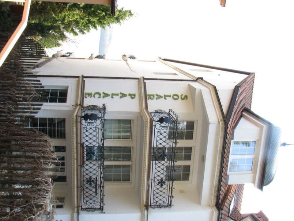 Widok na hotel od lasu Hotel Solar Palace Spa & Wellness