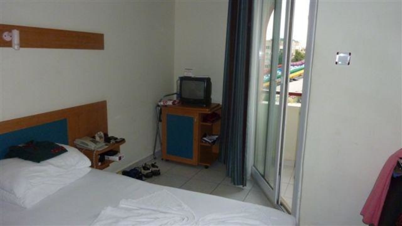 Zimmer und Balkkon sehr klein Hotel Aslan City Kleopatra