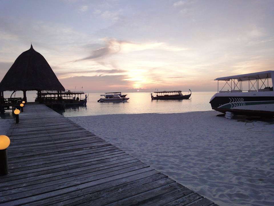 Sonnenuntergang am Steg Angaga Island Resort