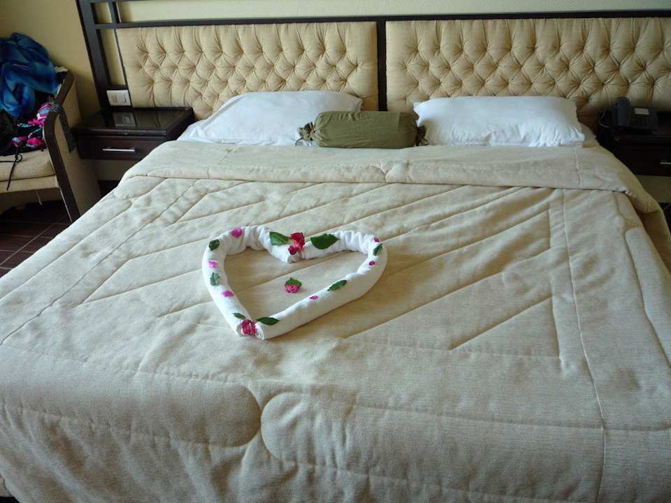 Geschmücktes Bett Hotel Paradis Palace