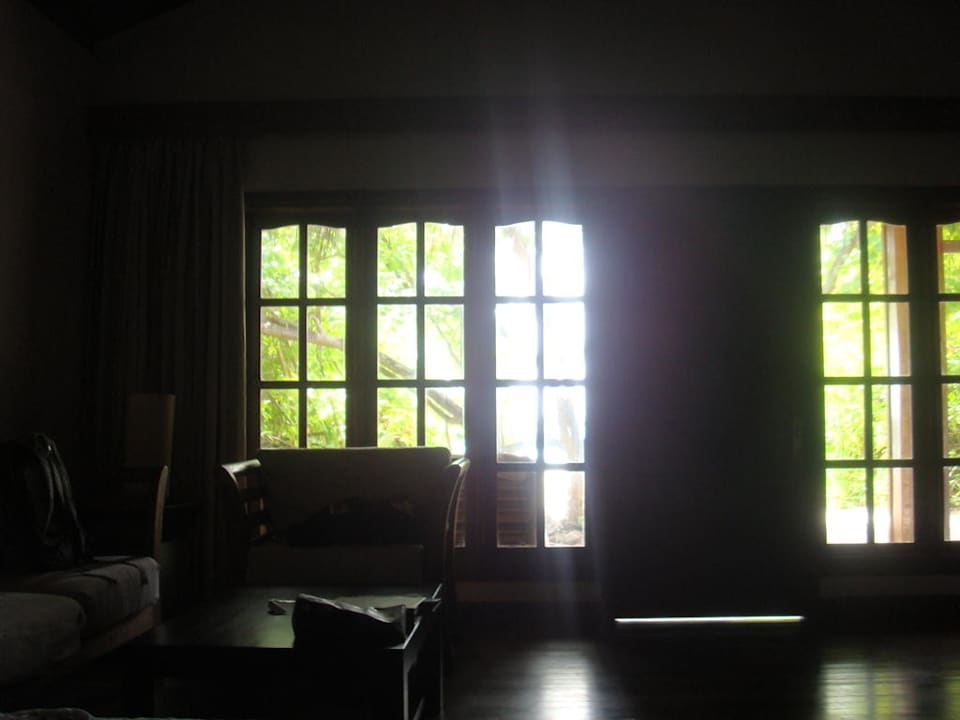 Haustür und die großen Fenster Palm Beach Resort & Spa Maldives