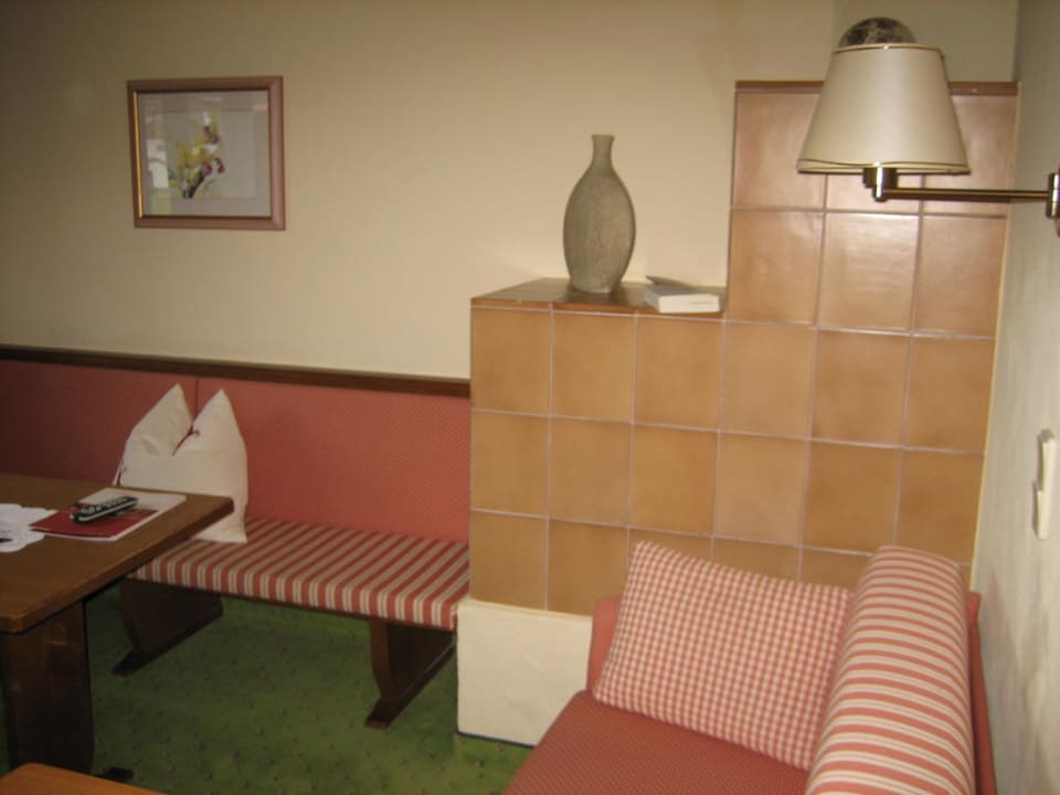 Sitzecke mit Kachelofen Rieser Achensee Resort