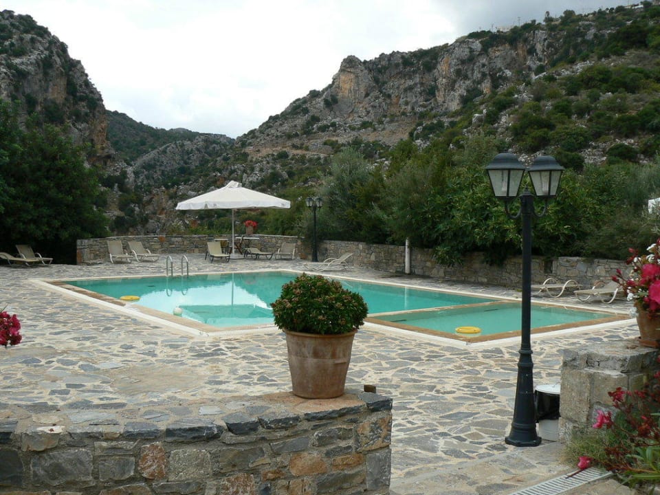 Pool in Richtung Tal Enagron Ecotourism Village