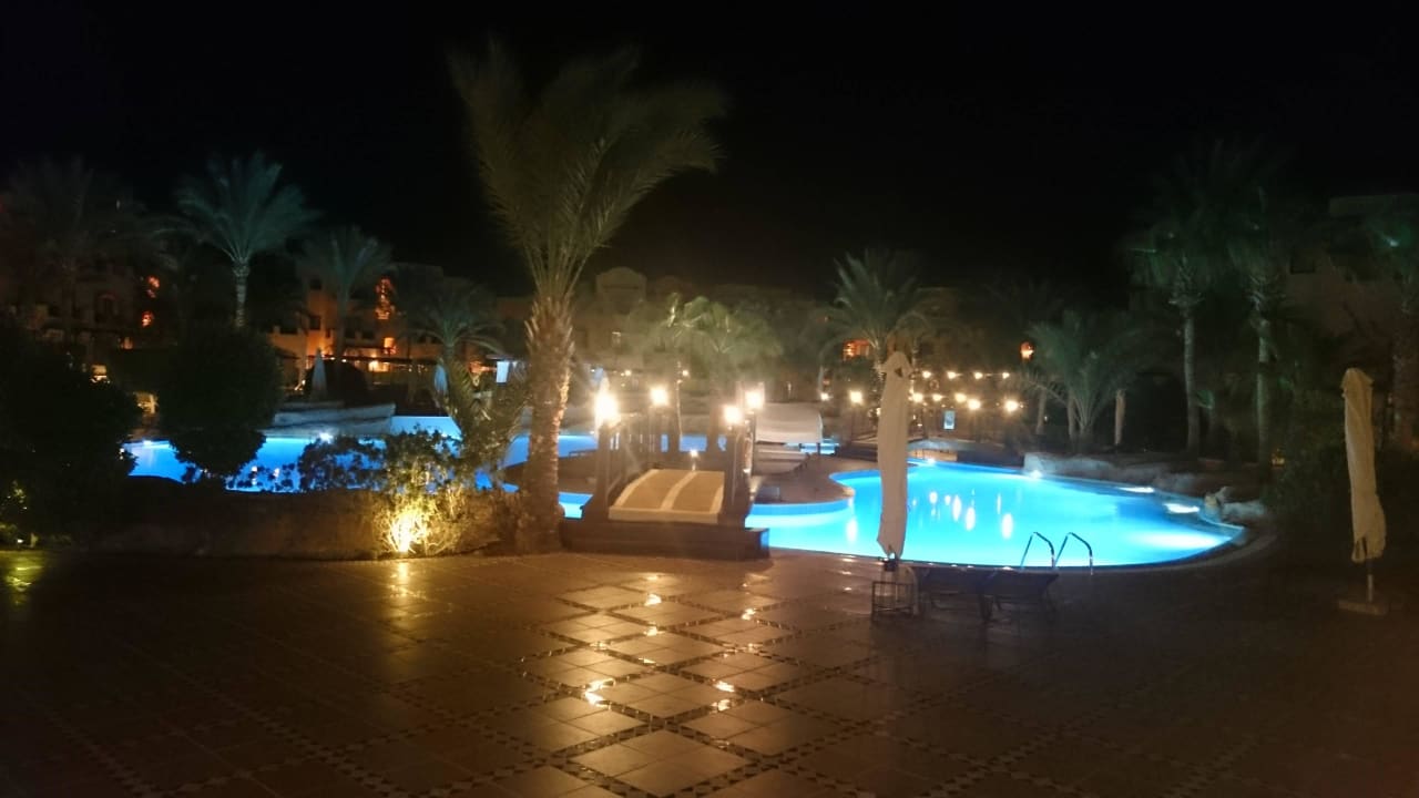 Pool bei Nacht Steigenberger Coraya Beach - Adults only
