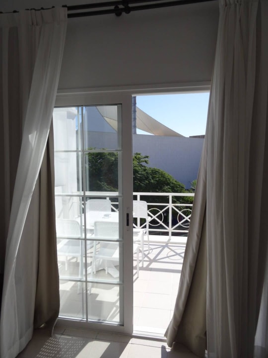 Blick aus dem Wohnzimmer auf Terrasse LABRANDA Bahía y Villas Fañabé