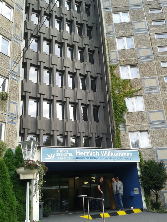 Eingangsbereich AHORN Seehotel Templin
