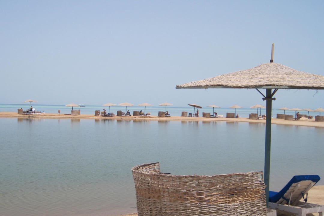 Der Strand vorm Hotel Mövenpick Resort & Spa El Gouna