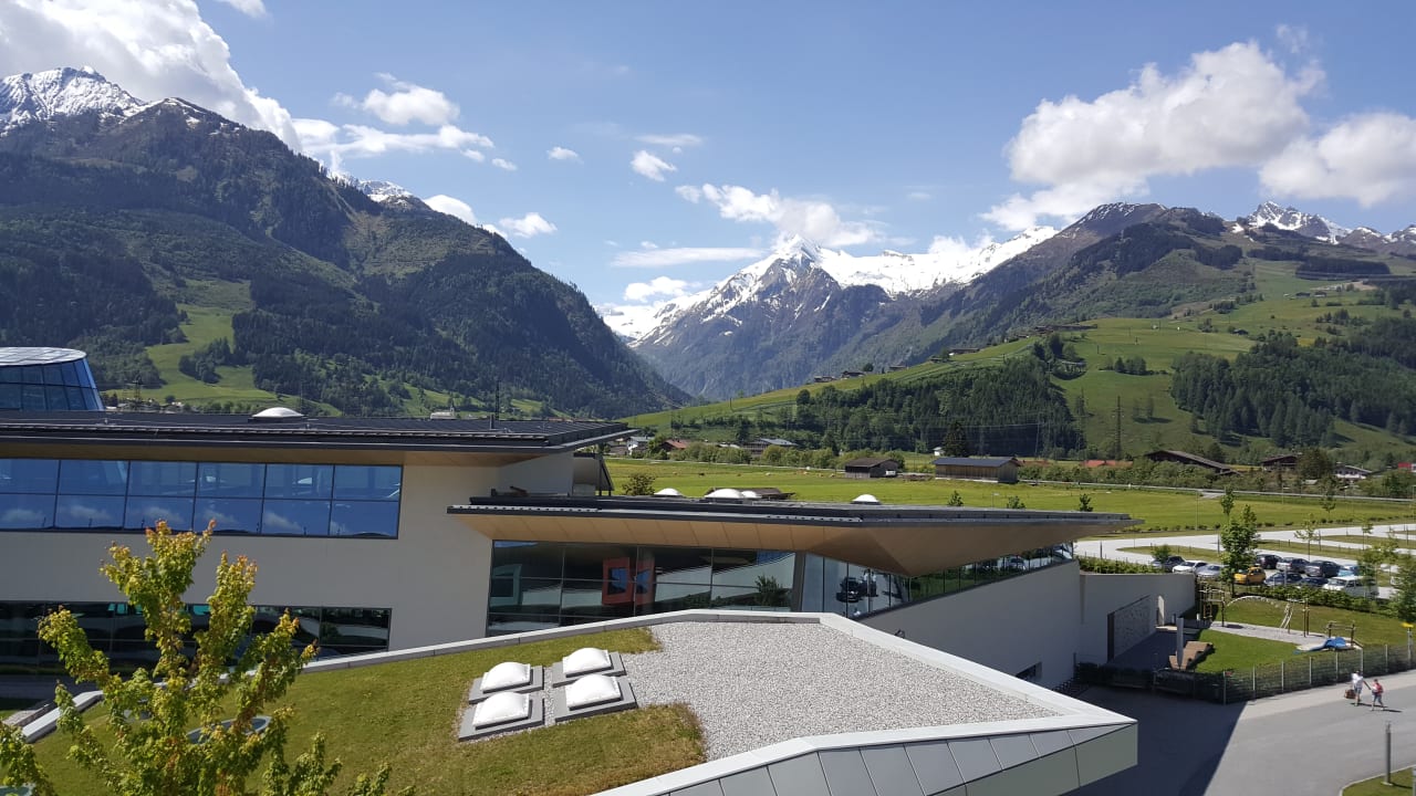 Atemberaubender Blick aufs Kitzsteinhorn. Tauern SPA Zell am See-Kaprun
